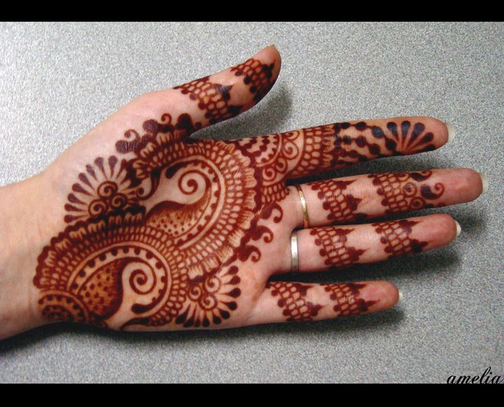 Small paisleys henna design | ameliahennadesigner